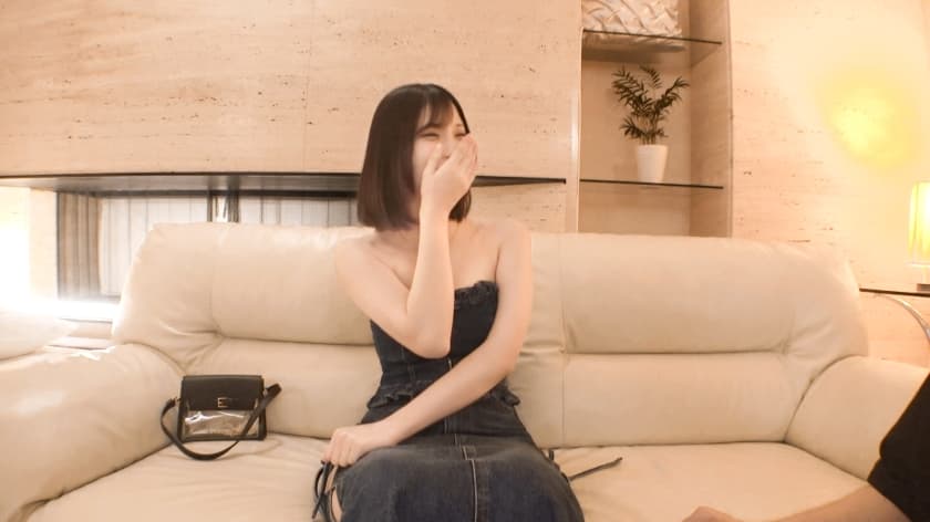 いきなりキスされて照れる「【初撮り】ネットでAV応募→AV体験撮影 2439」(SIRO-5550)