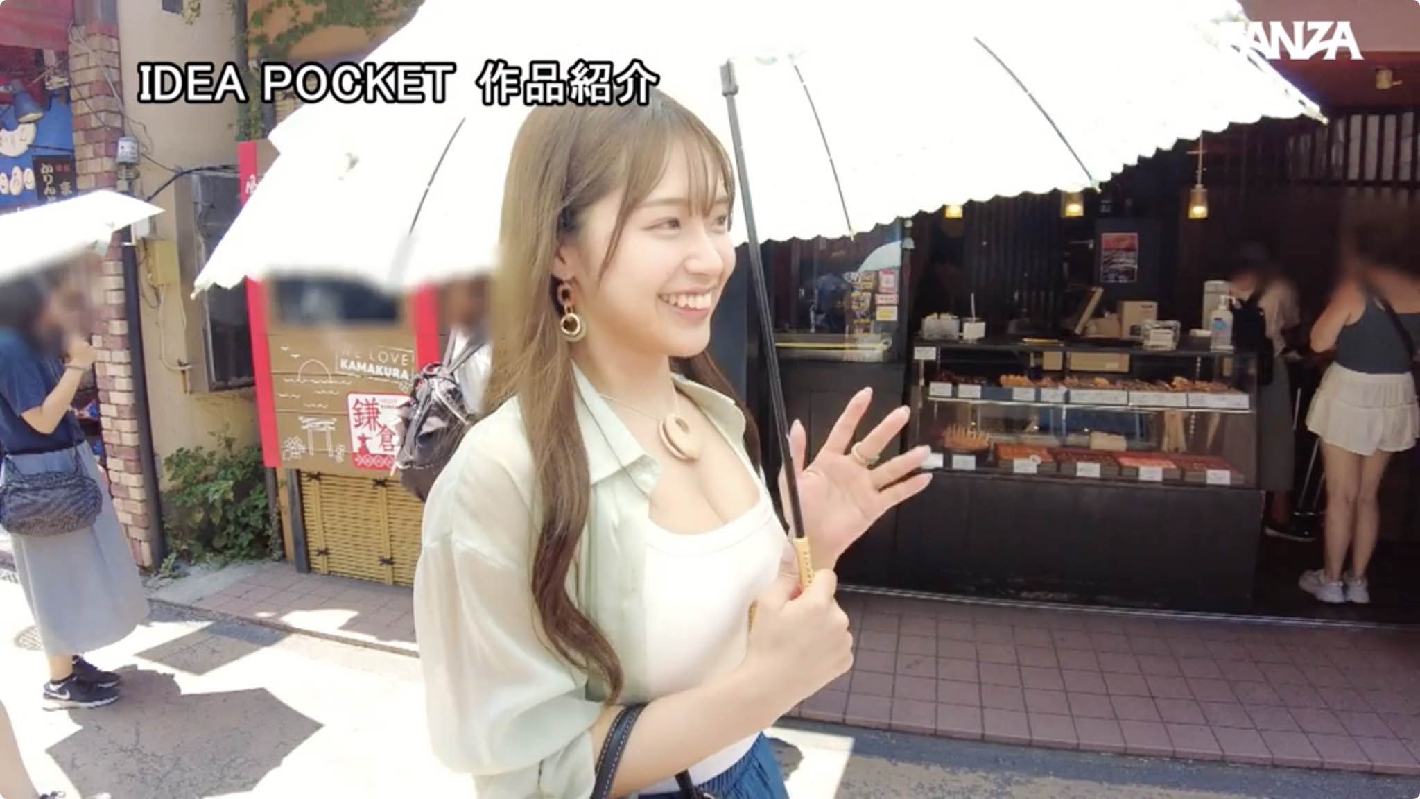 愛嬌バツグン!(街中で手を振ってくれる みつりちゃん):長浜みつり のデビュー作「FIRST IMPRESSION 166 輝美 SHINE BEAUTY 長浜みつり」(IPZZ-214)